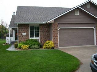 1420 Stone Bridge Dr, Hutchinson, KS 67502