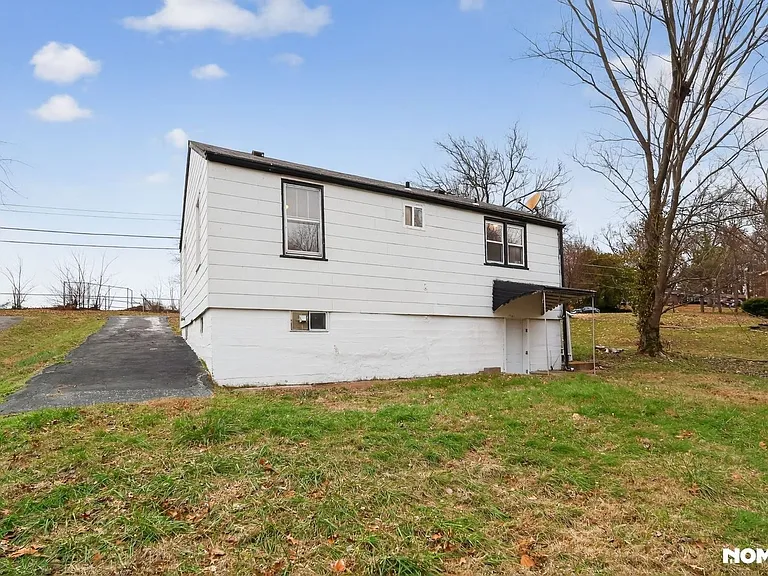 226 Argent Ave — Photo 2