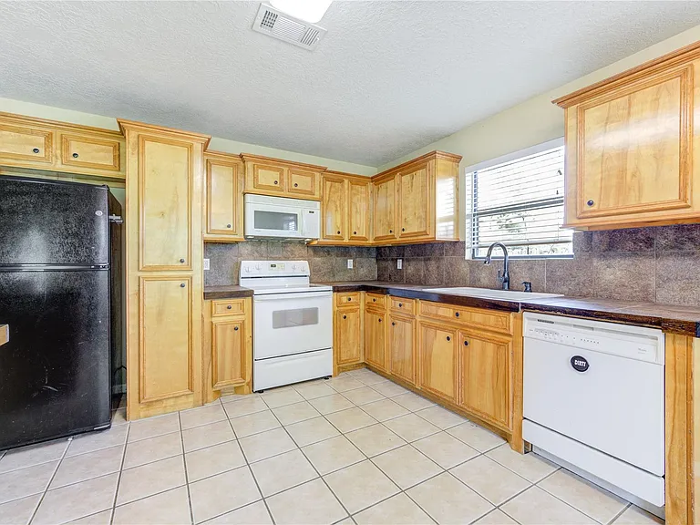 9550 Thousand Oaks Loop — Photo 14