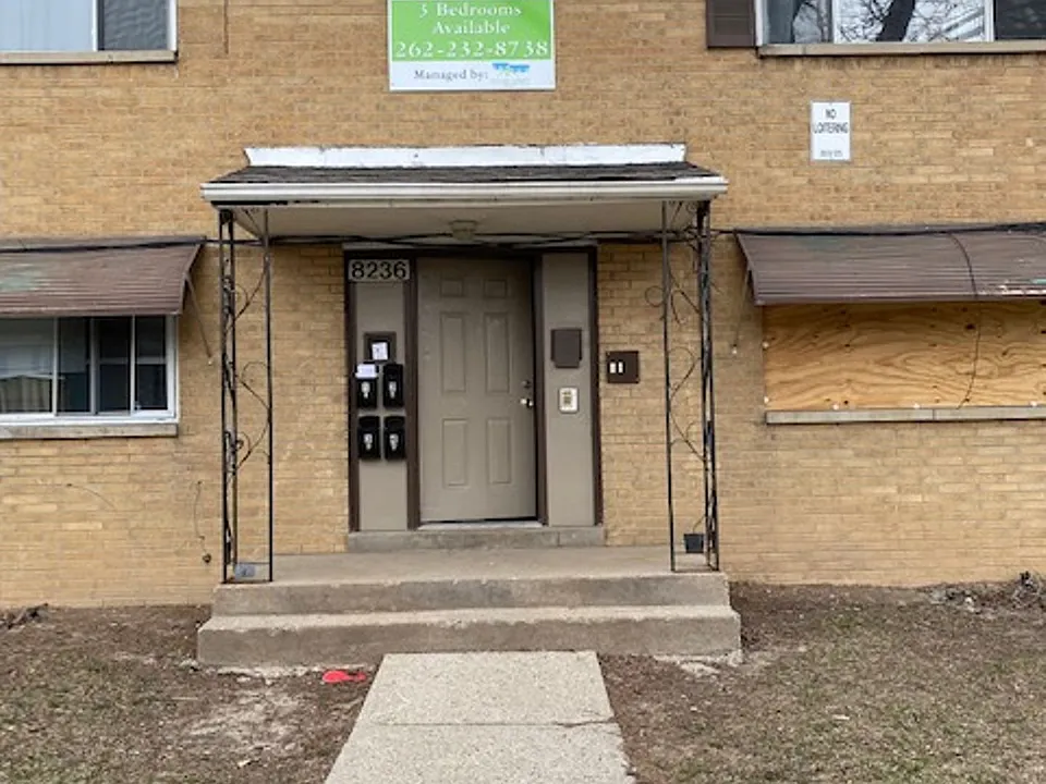 8236 W Villard Ave. (4 Unit)