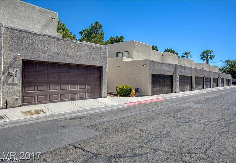 2654 Aracatuba Ave — Photo 17