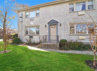 83 Cardinal Ln APT 2B, Islip, NY 11751
