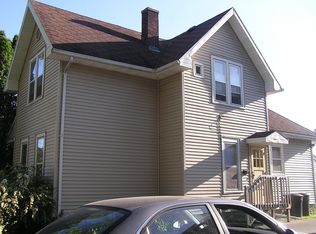 909 1/2 N Superior St, Appleton, WI 54911