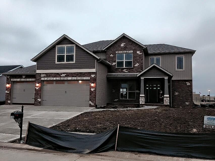1st image of 136 Oakshire Dr W