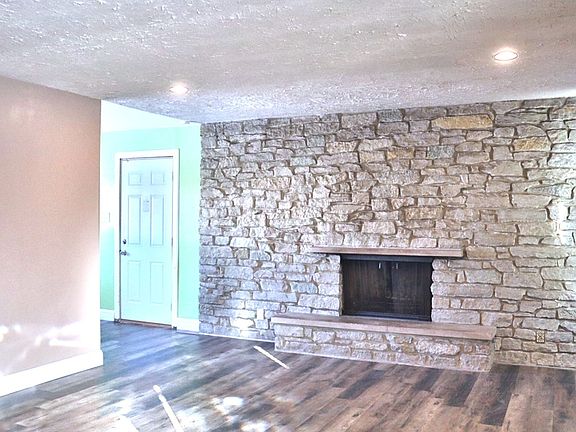 5th image of 6134 Marilyn Rd