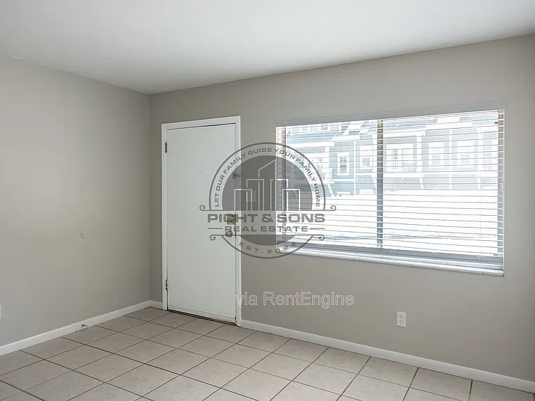 414 Hayden Rd — Photo 2