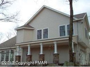 2279 Southport Dr, Bushkill, PA 18324