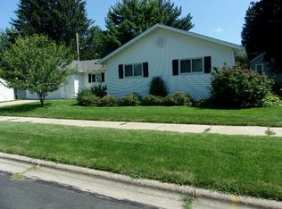 245 John St, Iola, WI 54945