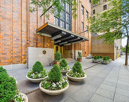 Rented by Oxford Property Group | media 12