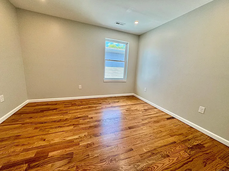 109 Churchill St #3 — Photo 10