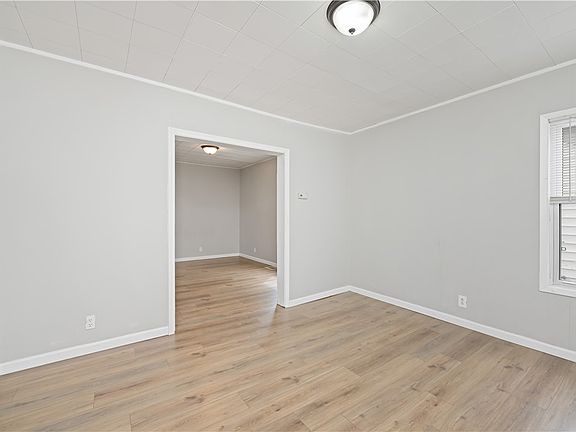 4th image of 178 Cummings St