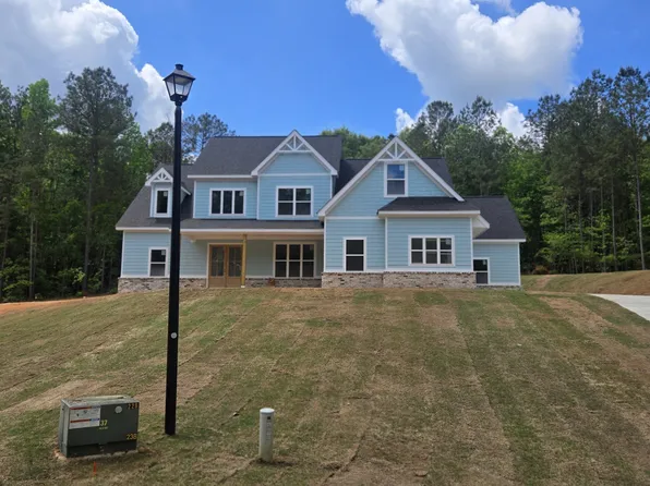 158 Rivers Edge Dr, Forsyth, GA 31029