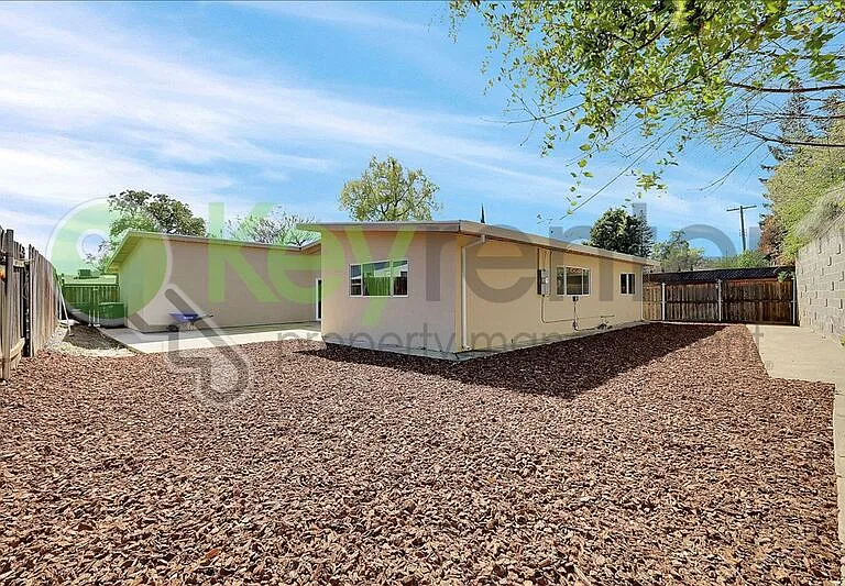 8133 Molokai Way — Photo 34