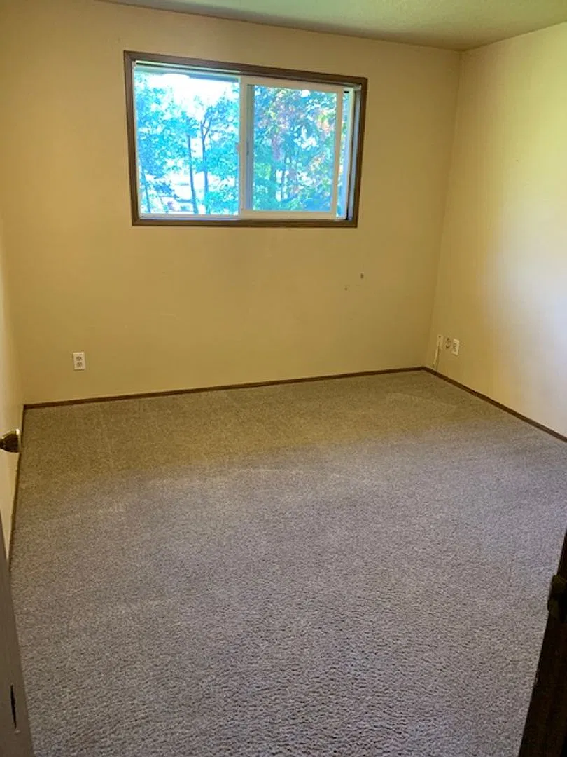 Riverside Apartments — Photo 3