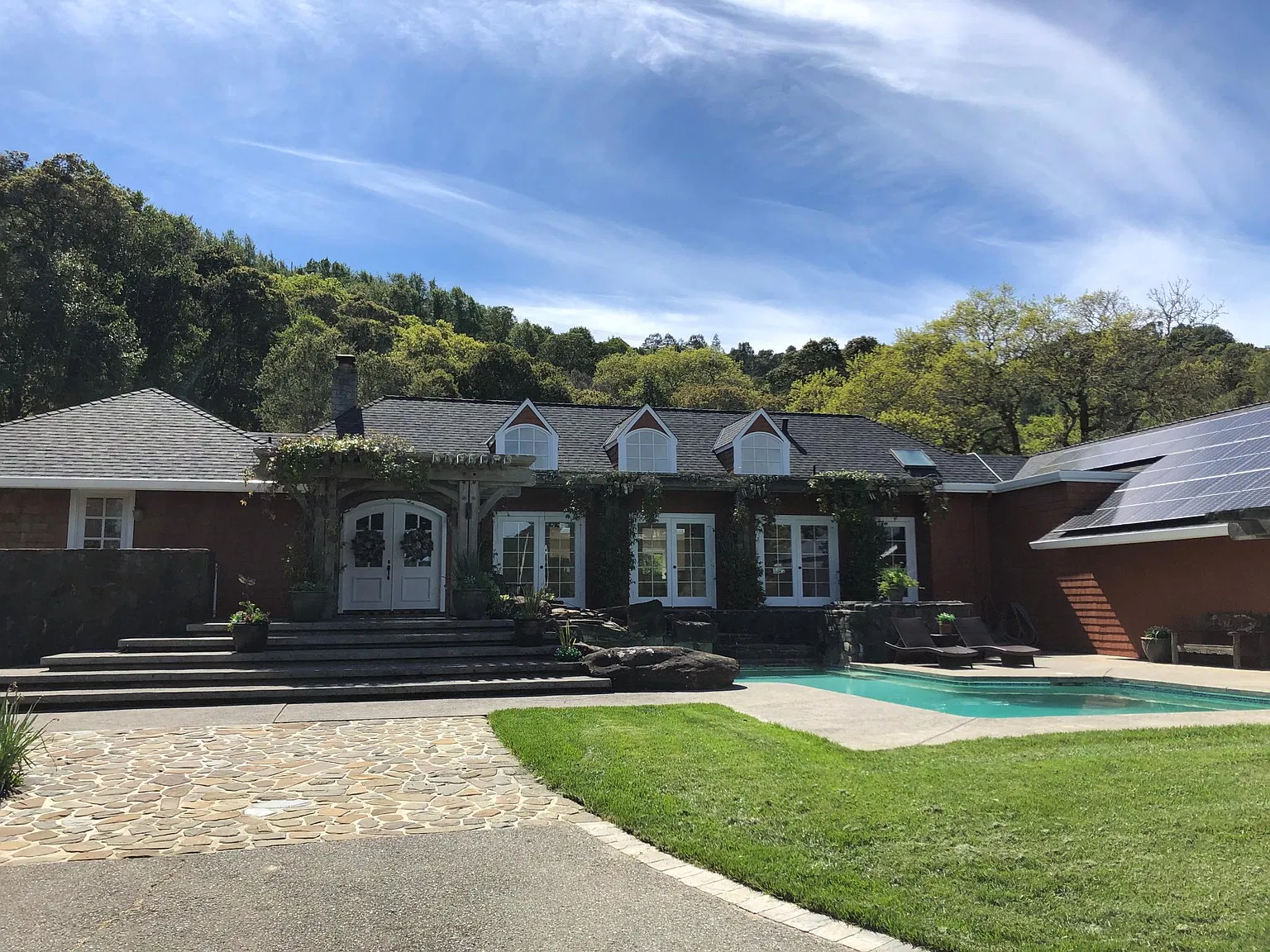 4 bed, 3.5 bath, 4359 sqft, $12,000 — Photo 2
