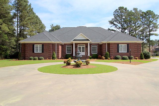 1st image of 610 Hillcrest Pl