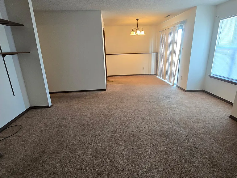 125 Albany Dr #B — Photo 3