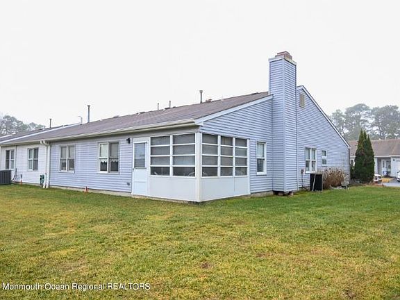 4th image of 127 Maplecrest Dr W