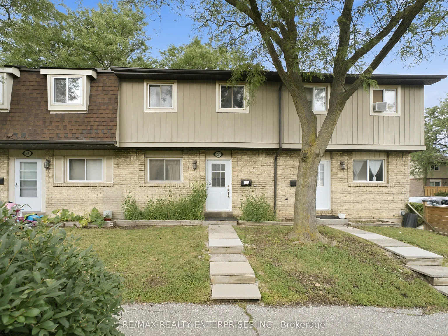 4 bed, $2,500 — Photo 2