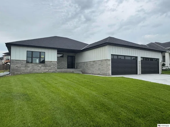 8825 Ranch Gate Rd, Lincoln, NE 68510