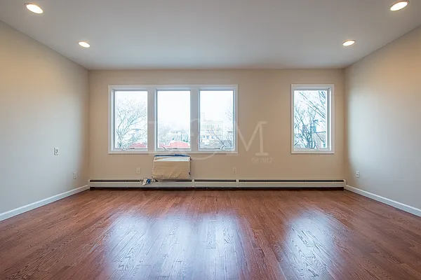 Sold by Brick&Mortar | media 3