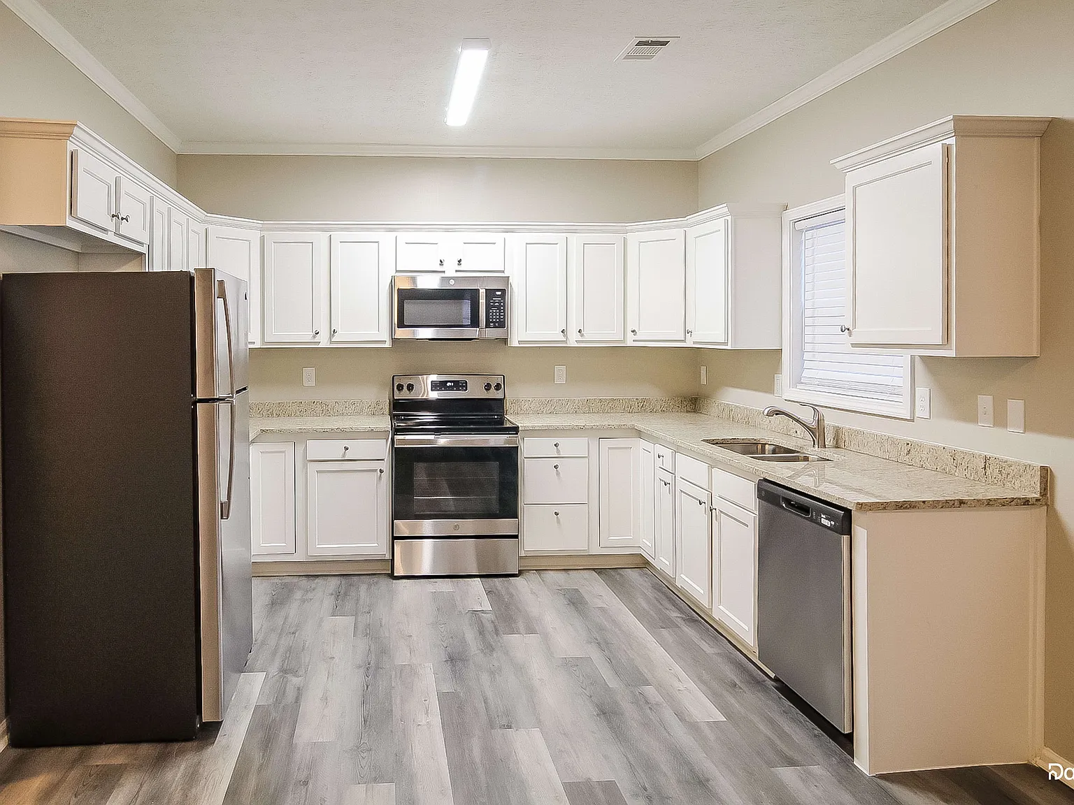 3 bed, 3.0 bath, 1651 sqft, $2,095 — Photo 2