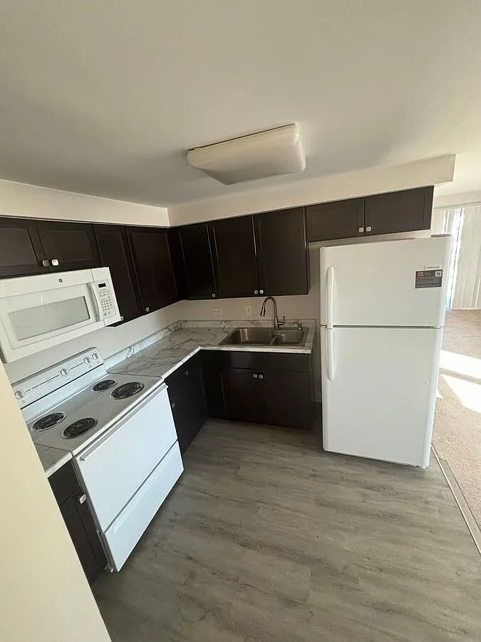 Charming 2-Bedroom Apartment in the Heart of Tinley Park! — Photo 3