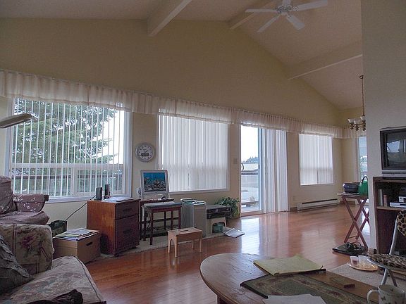 Vaulted main living area