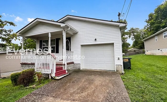 61 Corley Ave — Photo 2