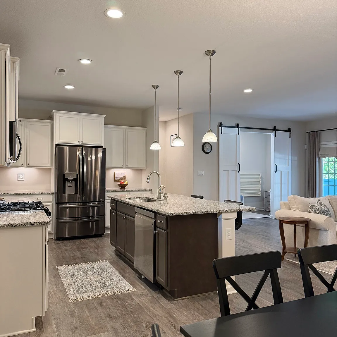 4 bed, 2542 sqft, $3,250 — Photo 3