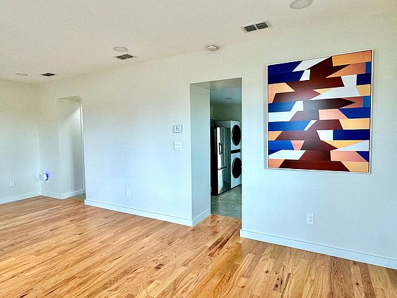 4th image of 1319 W Sacramento St