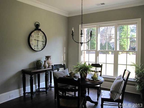 4th image of 100 Cheyenne Ln