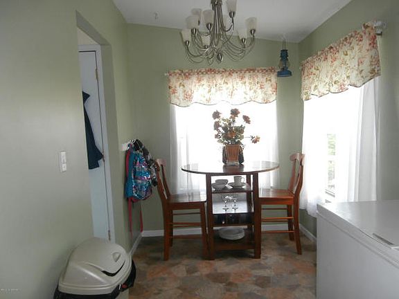 Breakfast nook at end of K. 