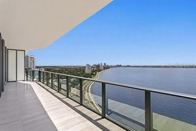 2 bed, 2.5 bath, 2405 sqft, $17,000 — Photo 2