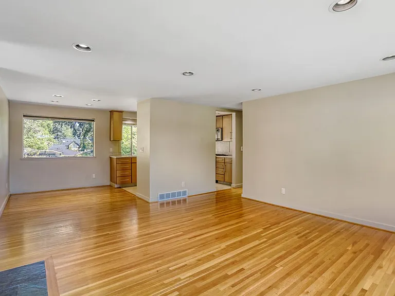 10012 NE 22nd St — Photo 5
