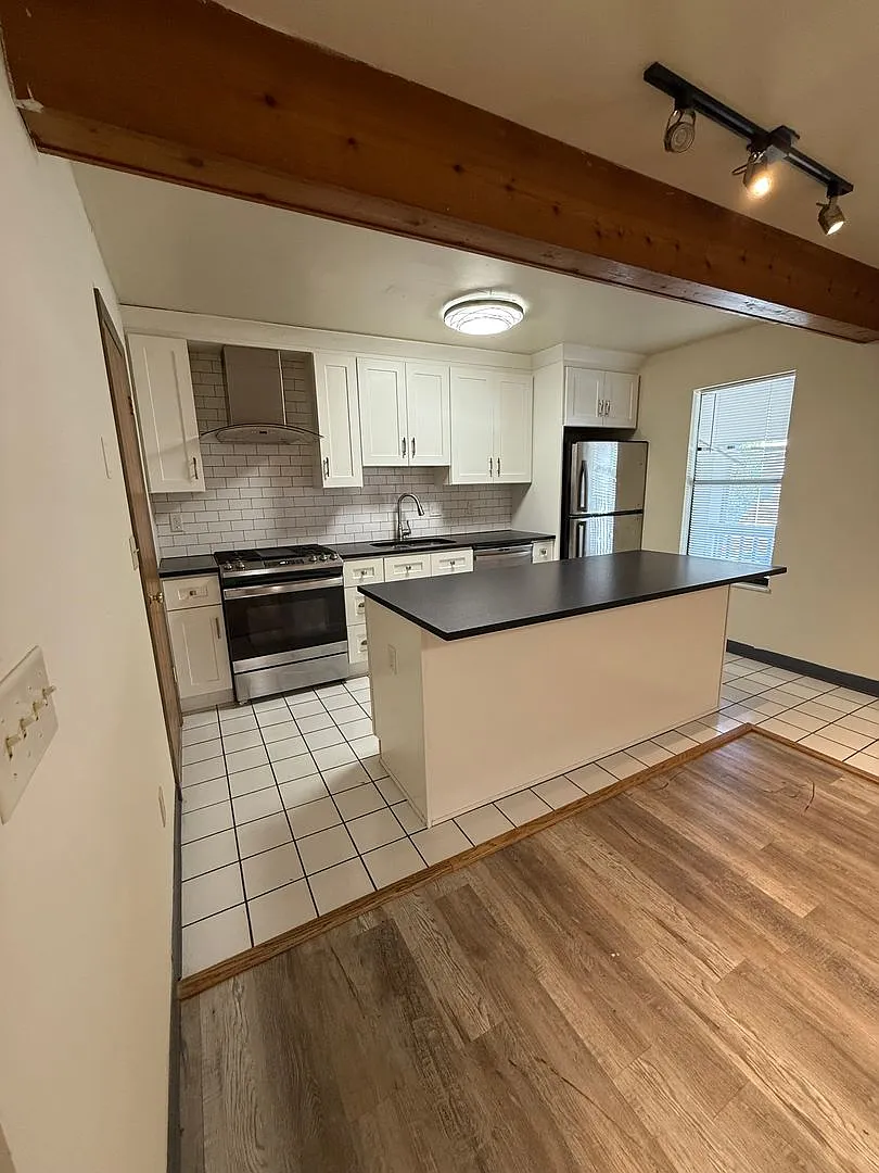 OSU Gateway 4 bedroom 2 full bath apartment — Photo 3