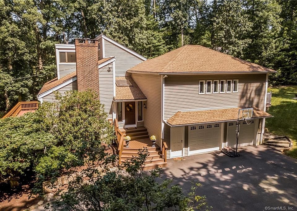 1st image of 90 Brookridge Dr