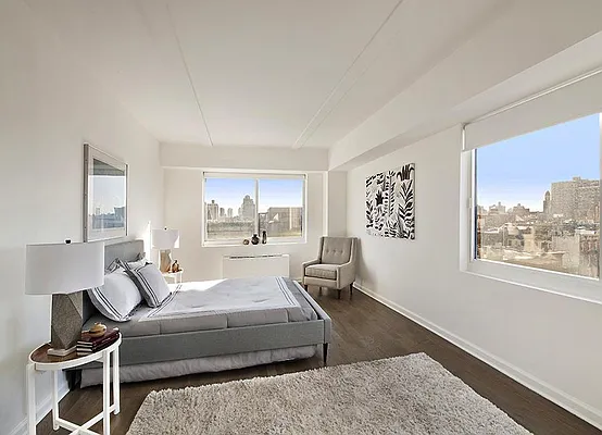 Sold by Warburg | media 4