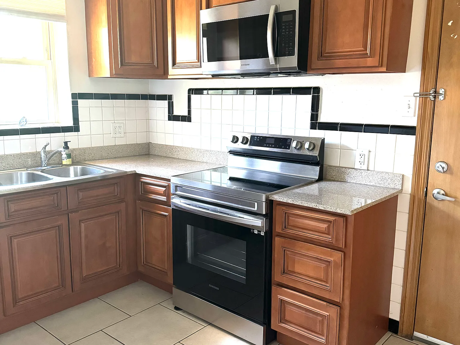 1 bed, 750 sqft, $975 — Photo 4