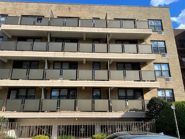 101 Jackson Ave #4A, Mineola, NY 11501