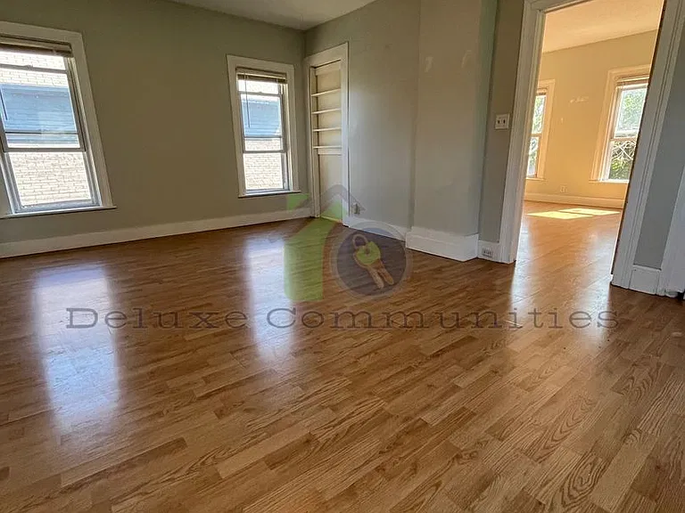 1021 Broadway Ave NW — Photo 7