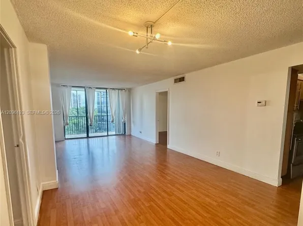 3475 N Country Club Dr APT 601, Aventura, FL 33180