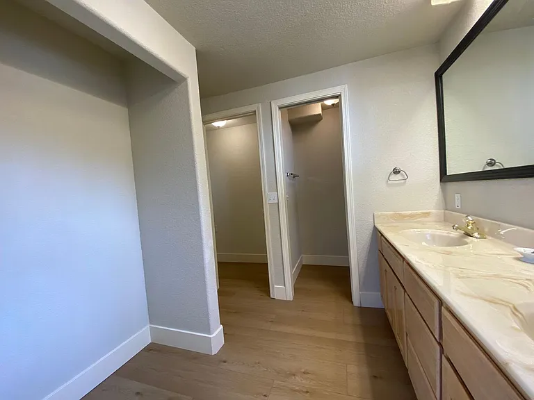 8524 Oak Harbour Ct — Photo 14