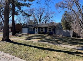 66 S Prairie St, Cary, IL 60013