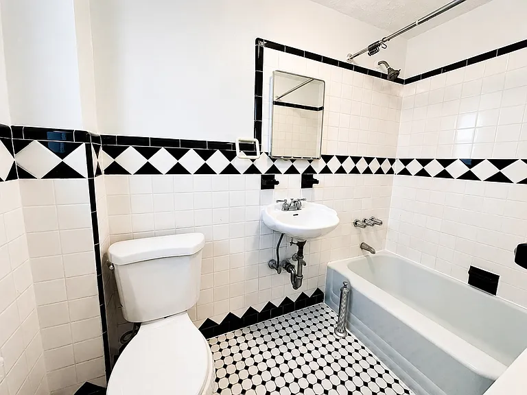 555 Myrtle Ave #3 — Photo 4