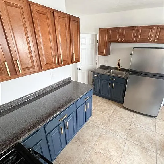 114 Warren Ave — Photo 1
