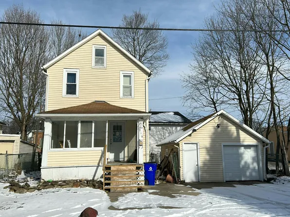 816 W Maple Ln, Ravenna, OH 44266