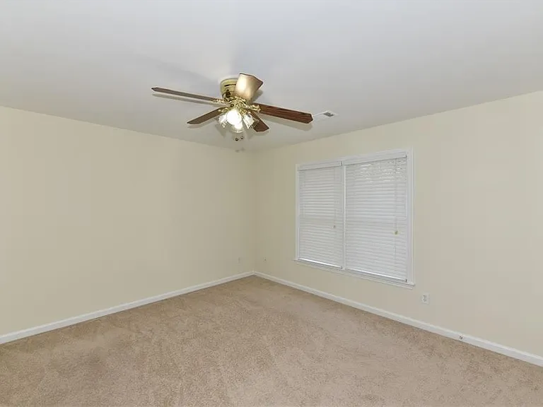 2515 Spring Grove Ct — Photo 17