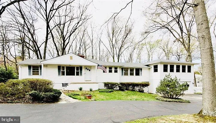 4046 Elizabeth Ln