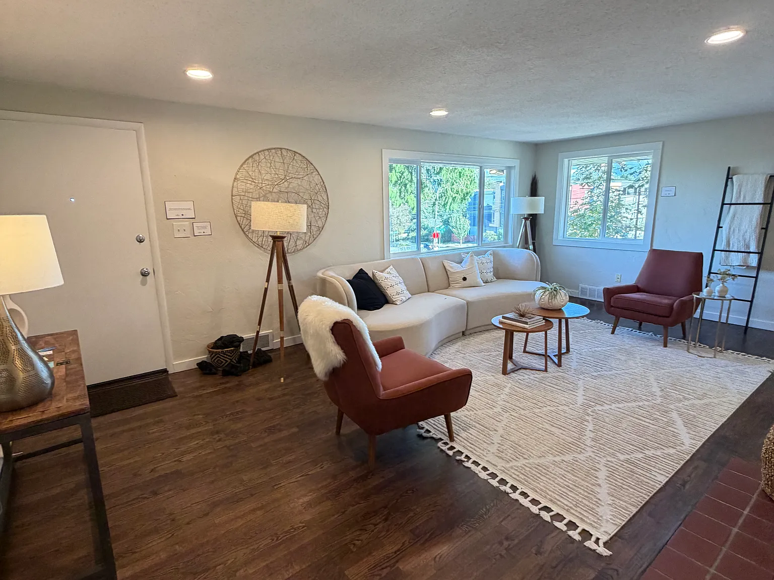 4 bed, 1940 sqft, $3,750 — Photo 3